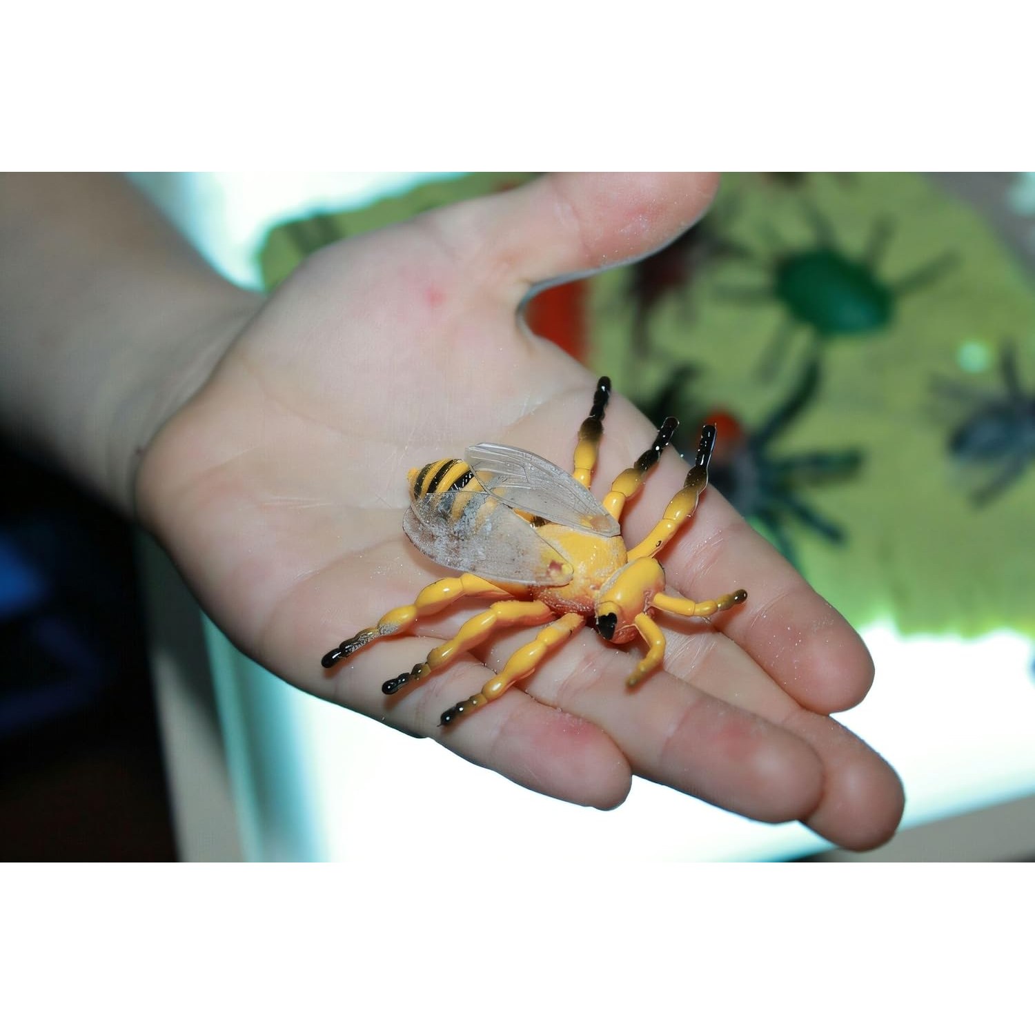 Realistic Insect Figures 16-Piece Bug Science Set: image 3