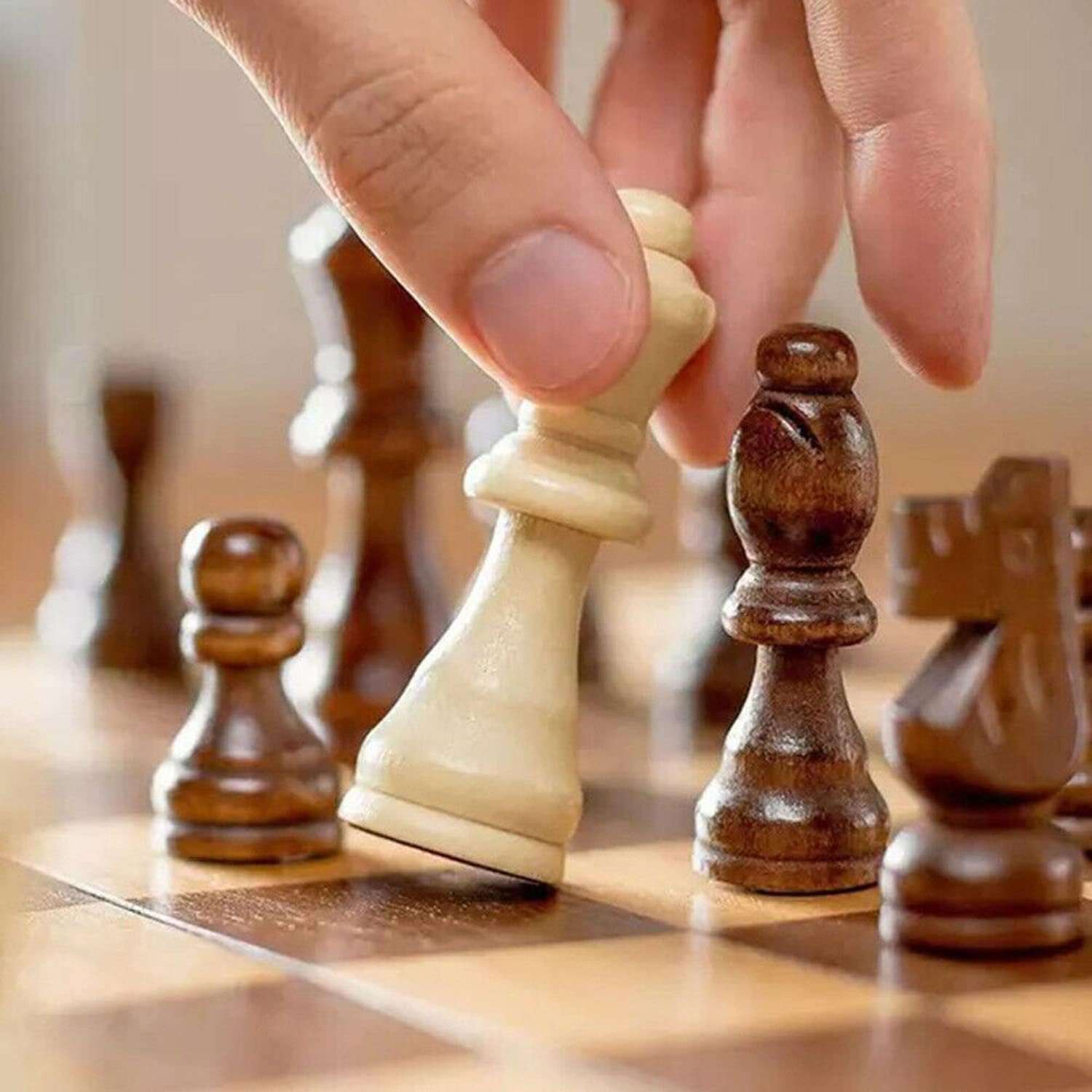 3-in-1 Wooden Chess, Draughts and Backgammon Set: image 8